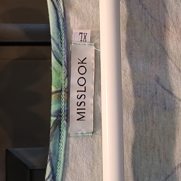 Sleeveless sundress, size XL, soft green with dragonfly and butterfly details - Picture 3 of 8